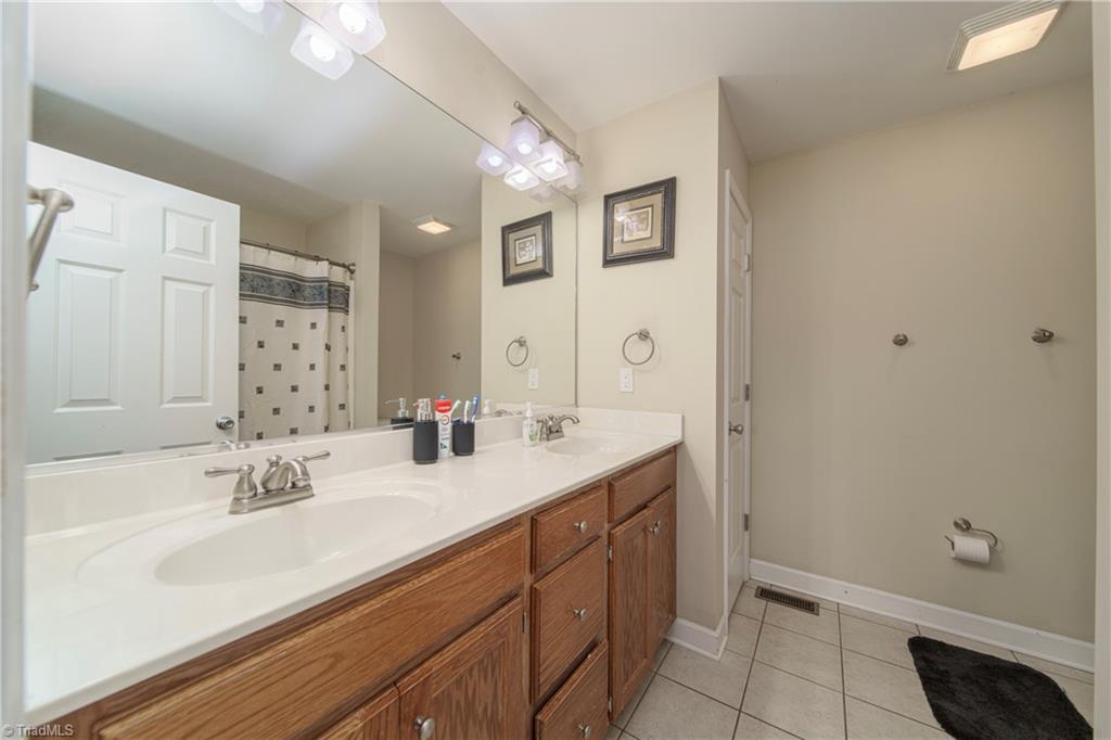 property viewer photo 18