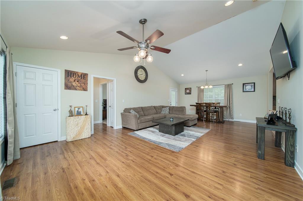 property viewer photo 2