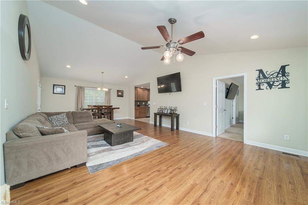property viewer photo 3