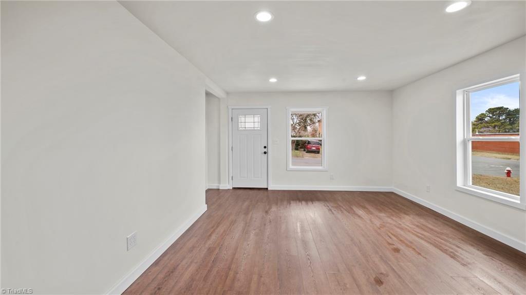property viewer photo 3