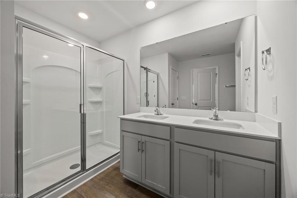 property viewer photo 18