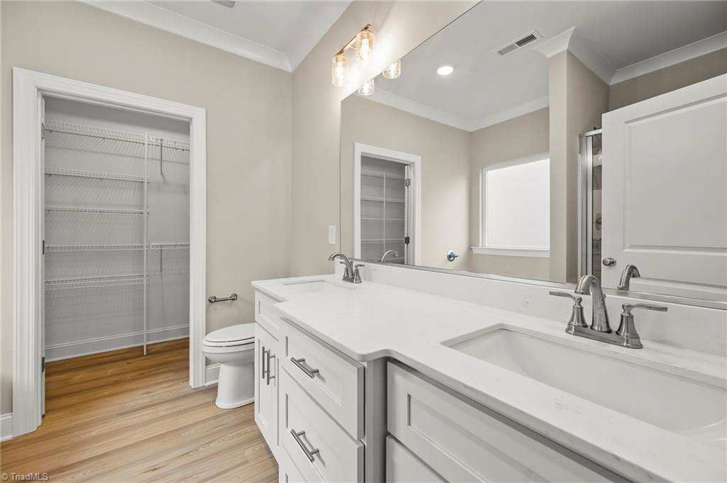 property viewer photo 9