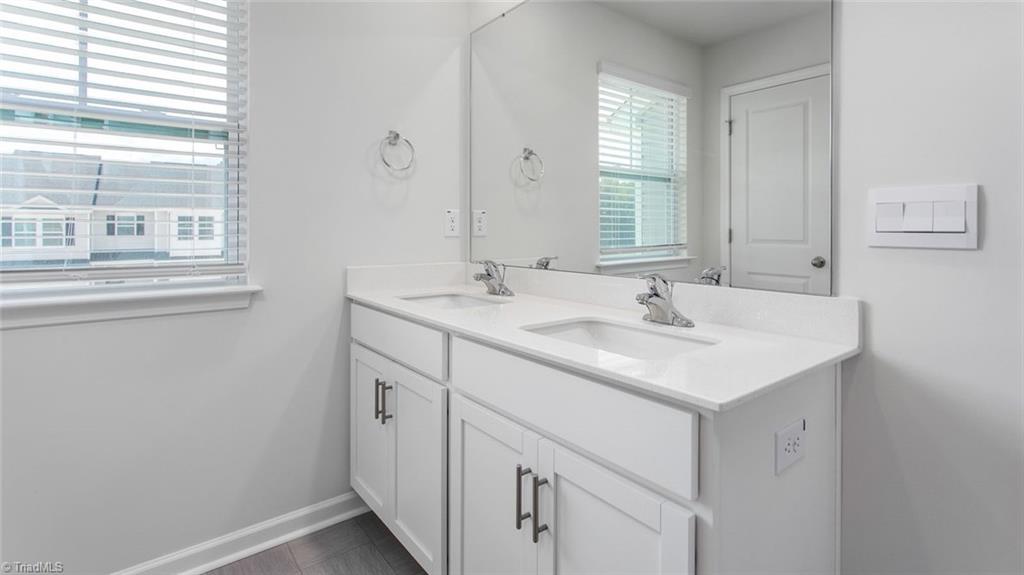 property viewer photo 18
