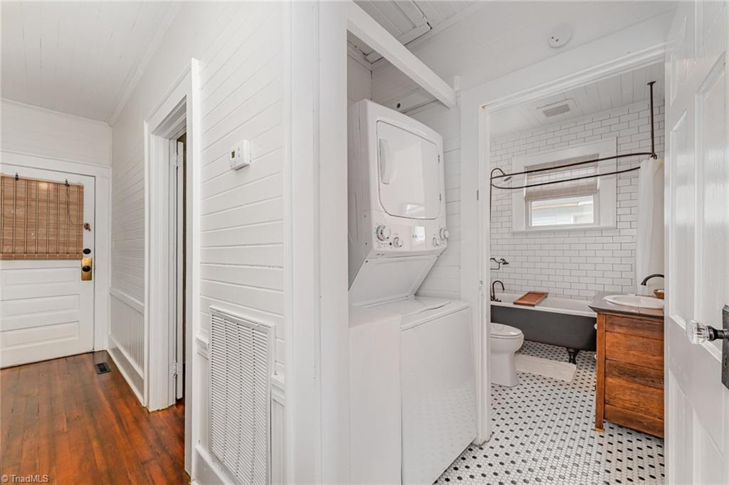 property viewer photo 18