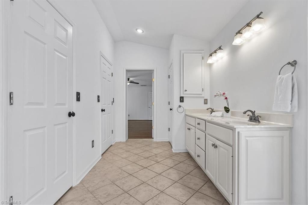 property viewer photo 27