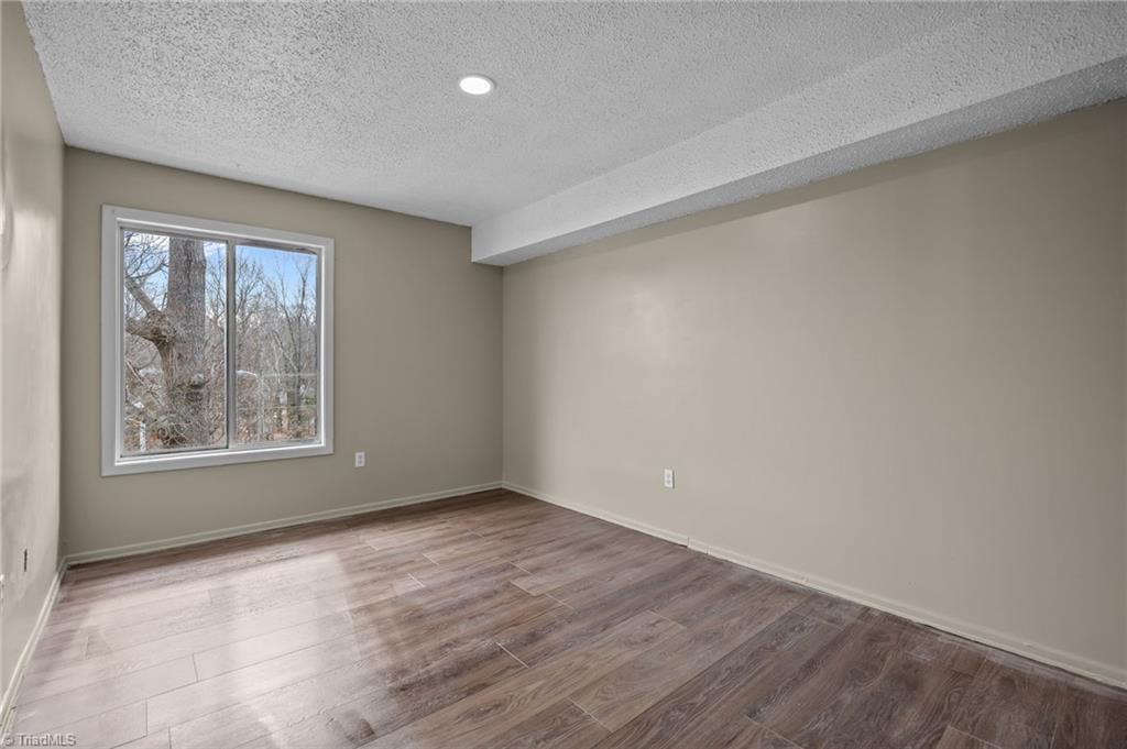property viewer photo 9