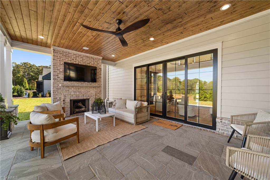 main property photo 43
