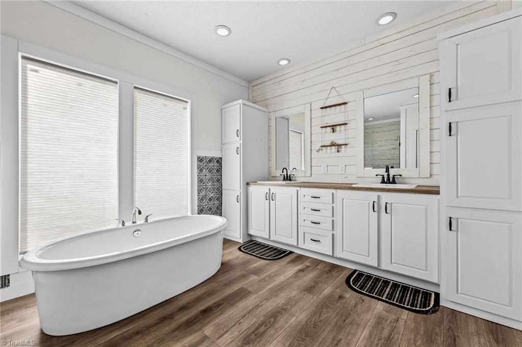 property viewer photo 23
