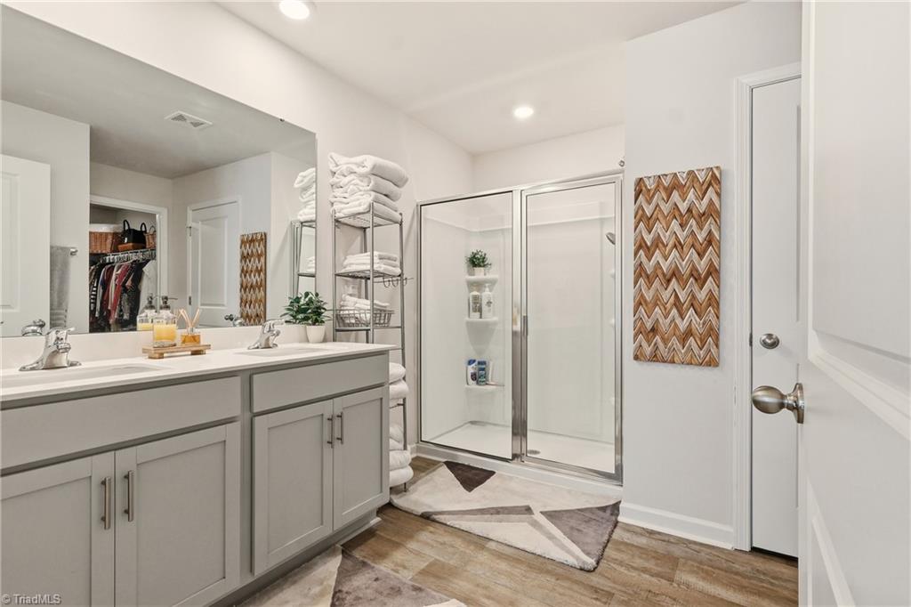 property viewer photo 8