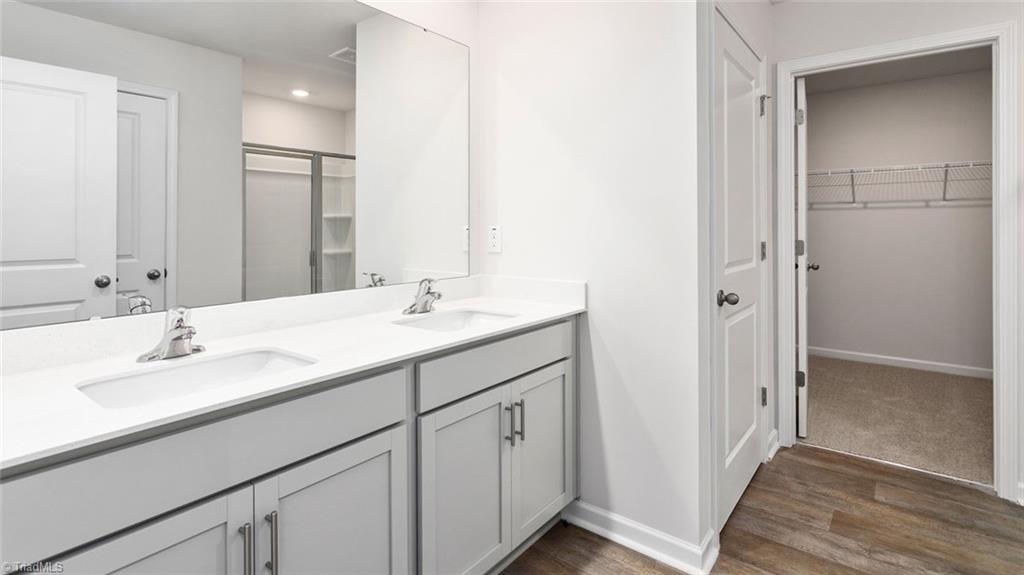 property viewer photo 18