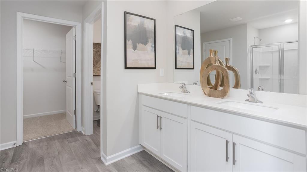 property viewer photo 16