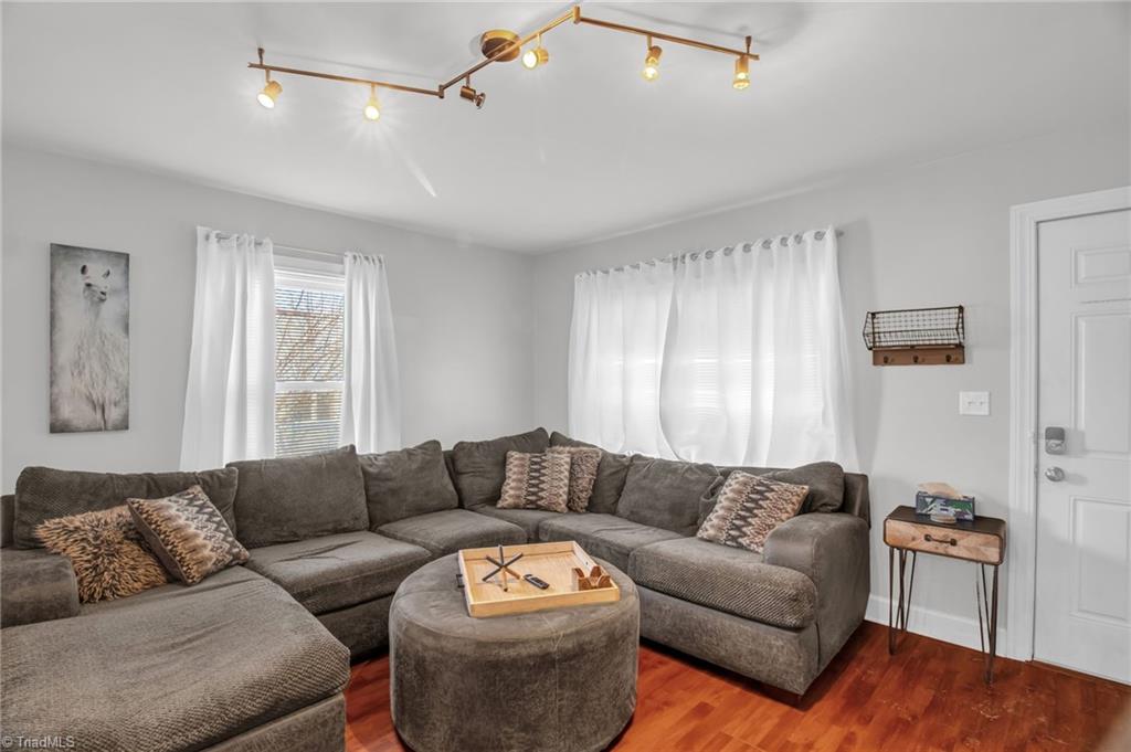 property viewer photo 3