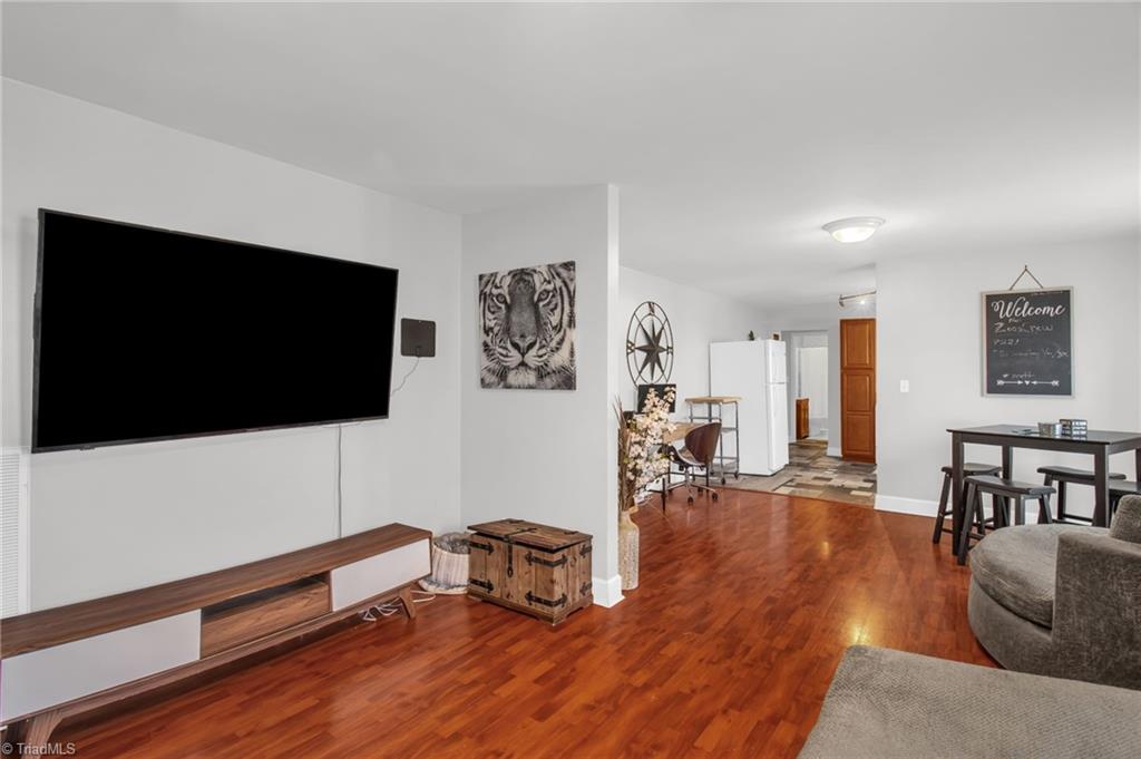 property viewer photo 4