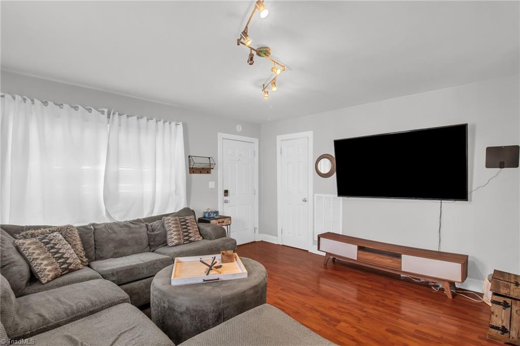 property viewer photo 6