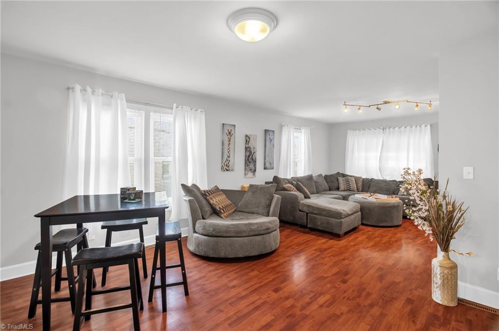 property viewer photo 8