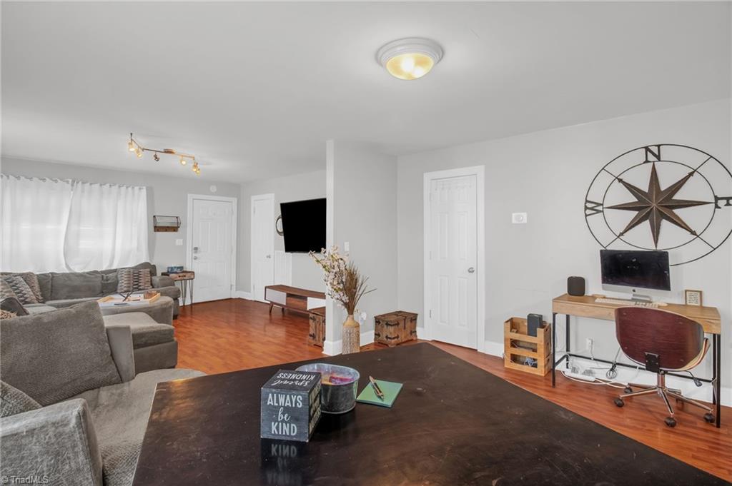 property viewer photo 9