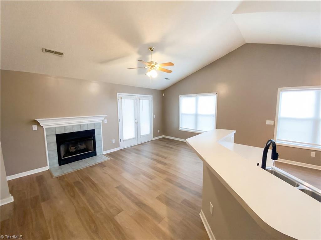 property viewer photo 4