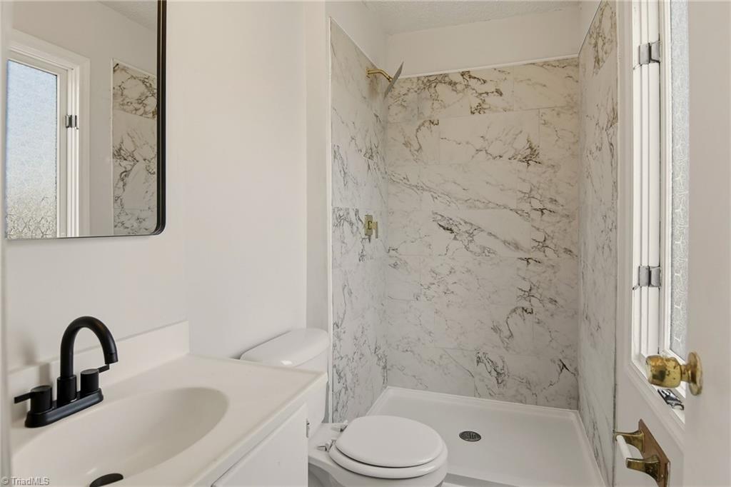 property viewer photo 18
