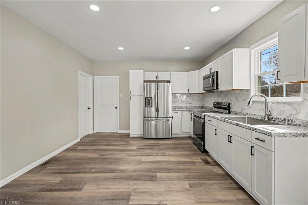 property viewer photo 9