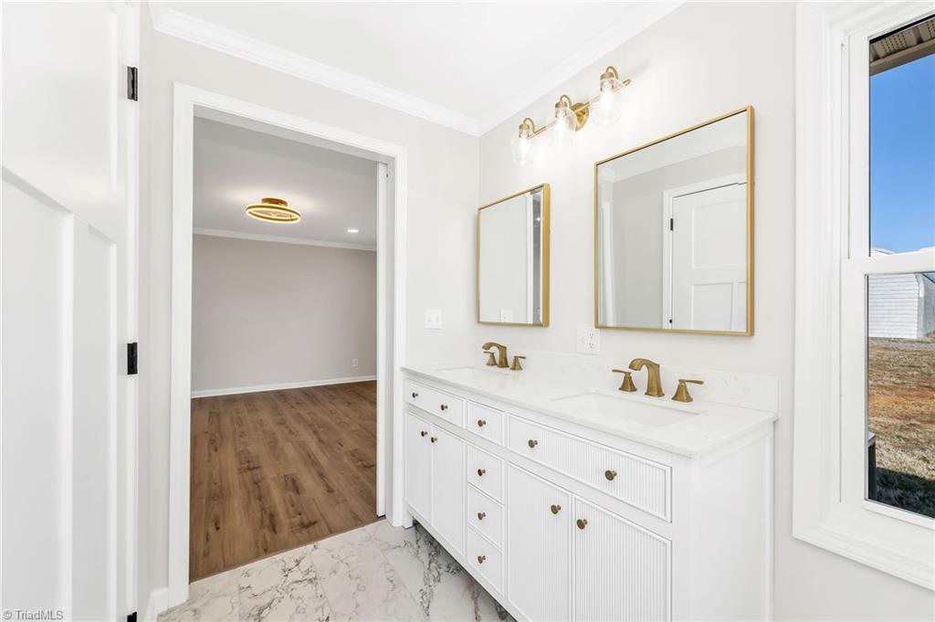 property viewer photo 24