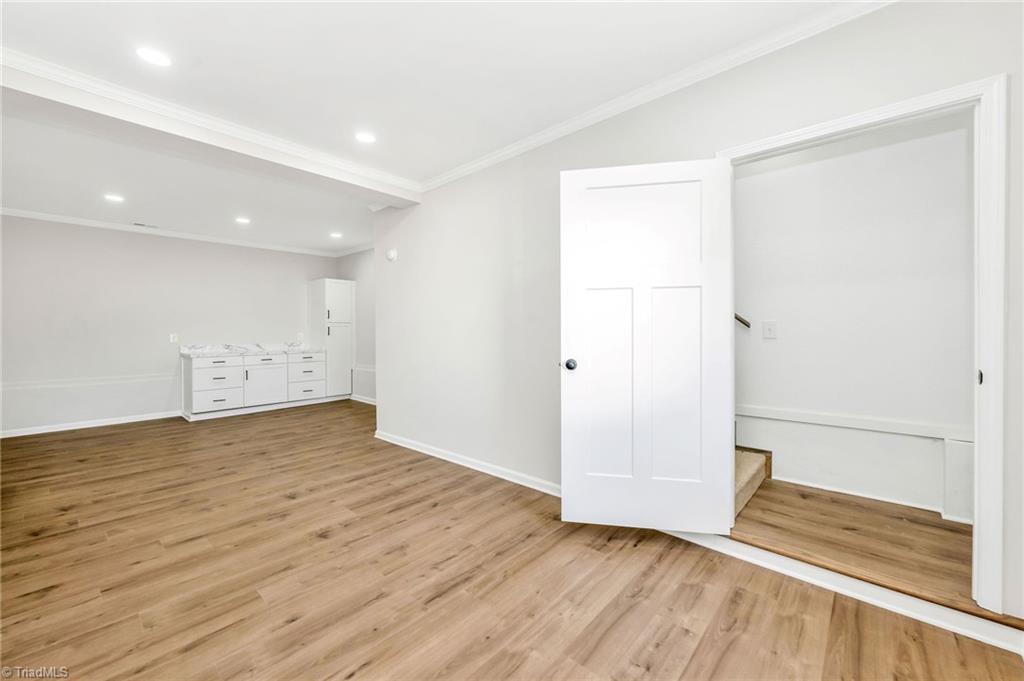 property viewer photo 36
