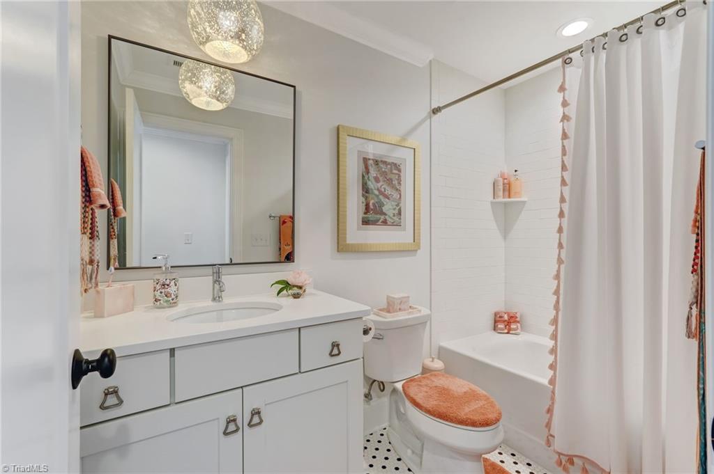 property viewer photo 36