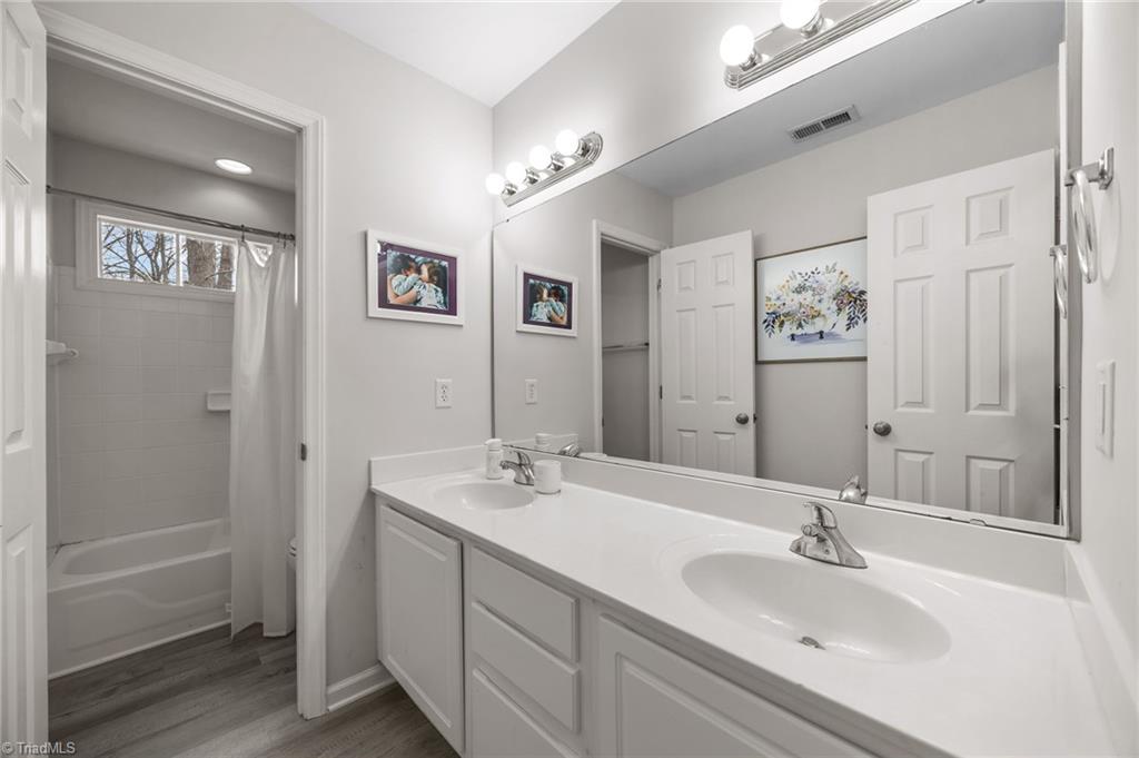 property viewer photo 25