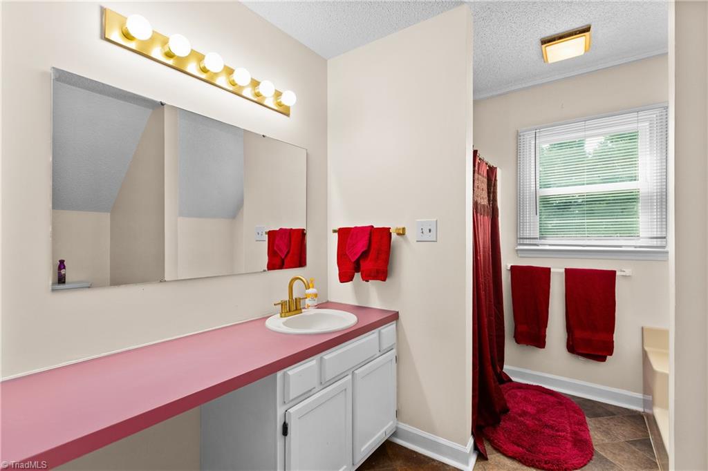 property viewer photo 18