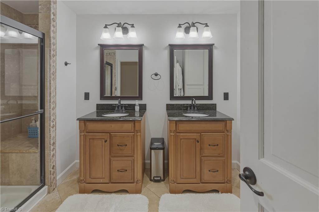 property viewer photo 16