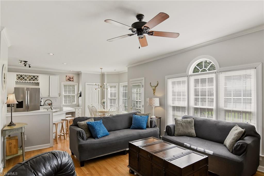 property viewer photo 7