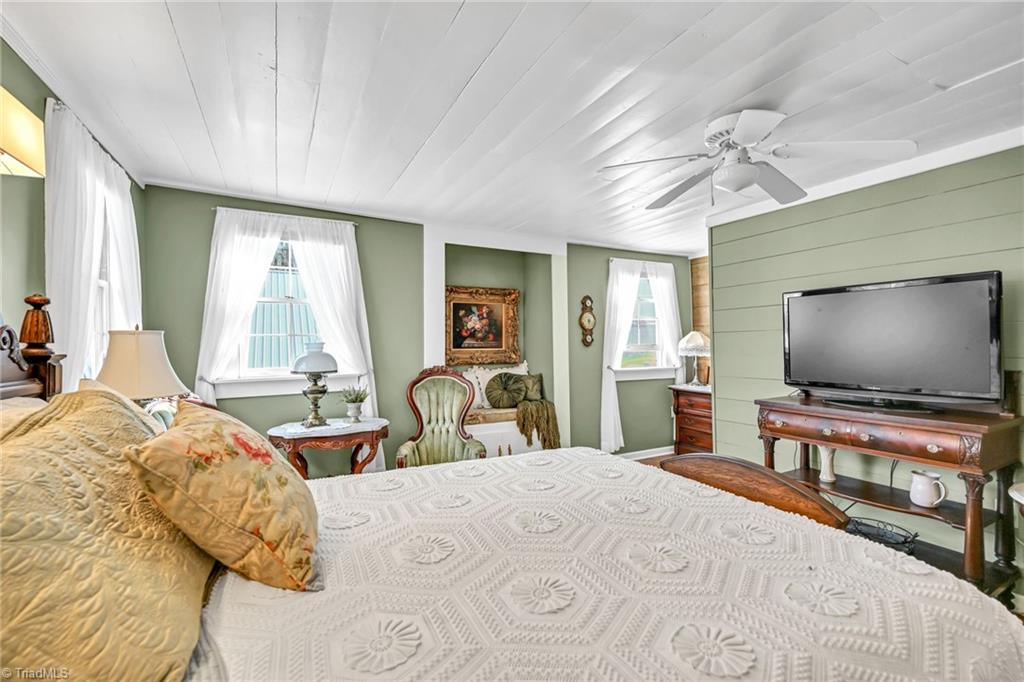main property photo 37