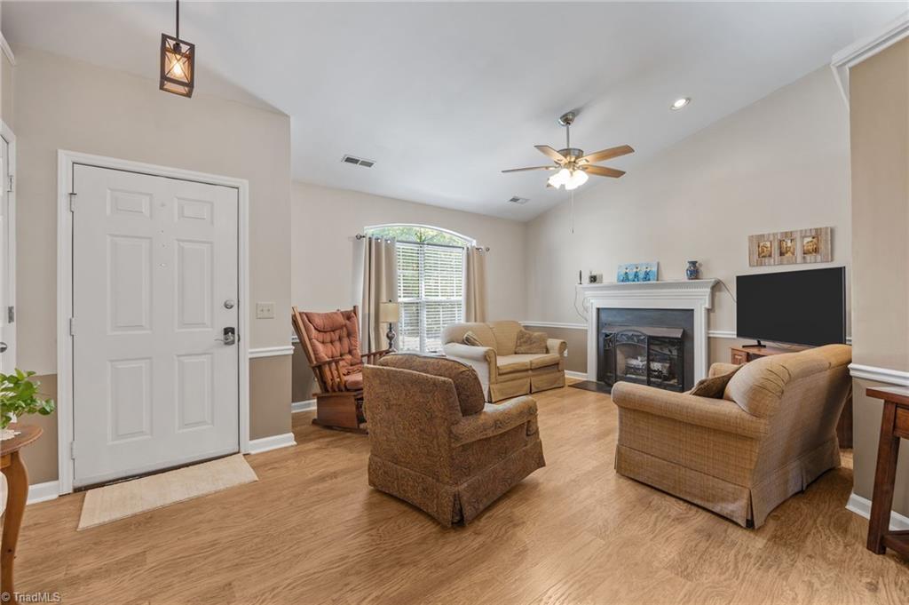 property viewer photo 7