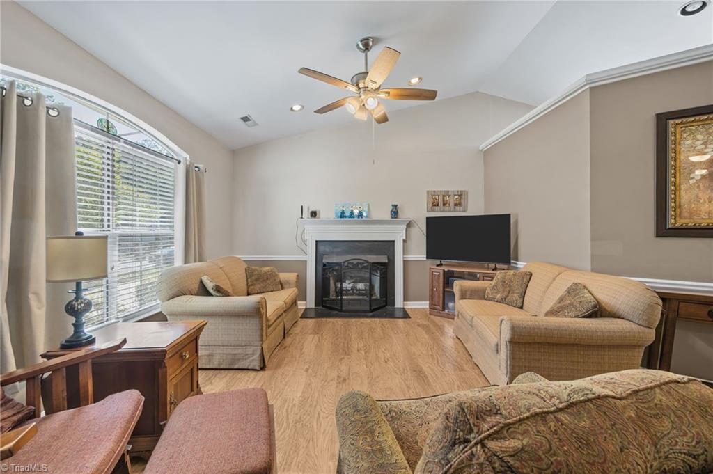property viewer photo 8