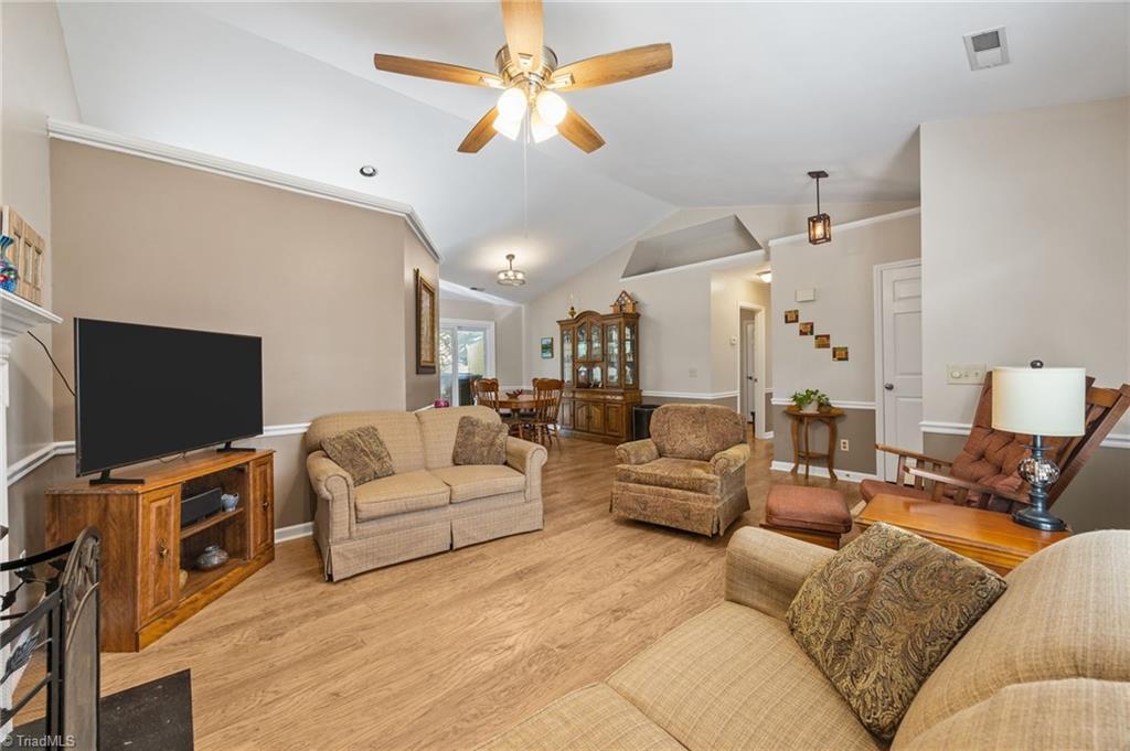 property viewer photo 9