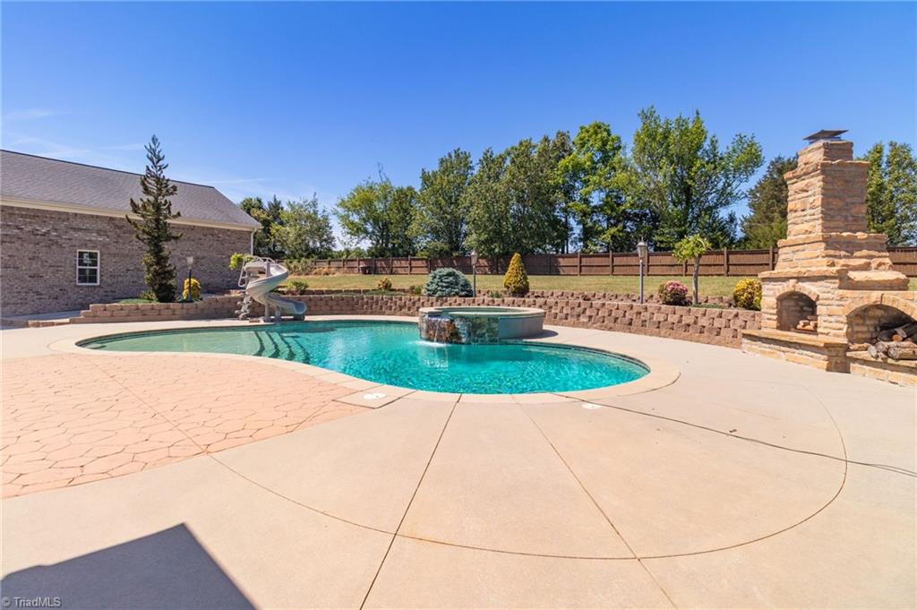 main property photo 13