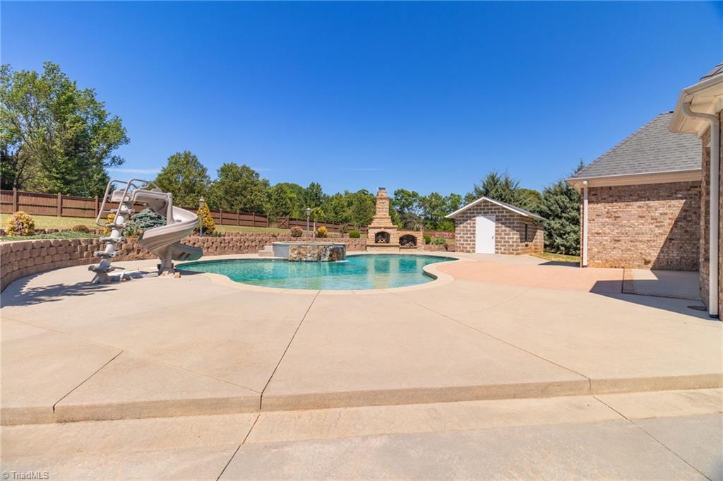 main property photo 44