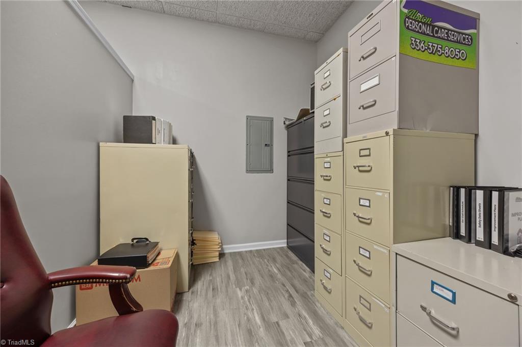 main property photo 9