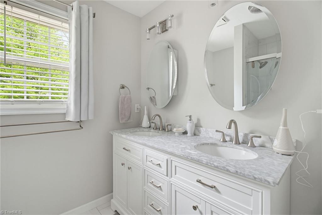 property viewer photo 20
