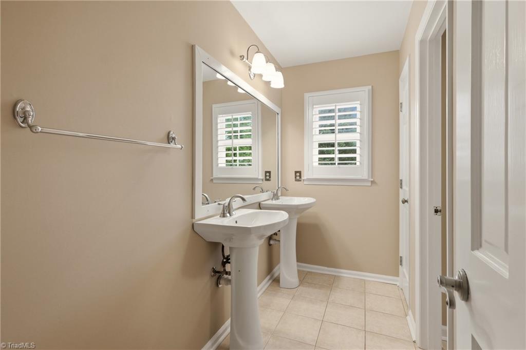 property viewer photo 20