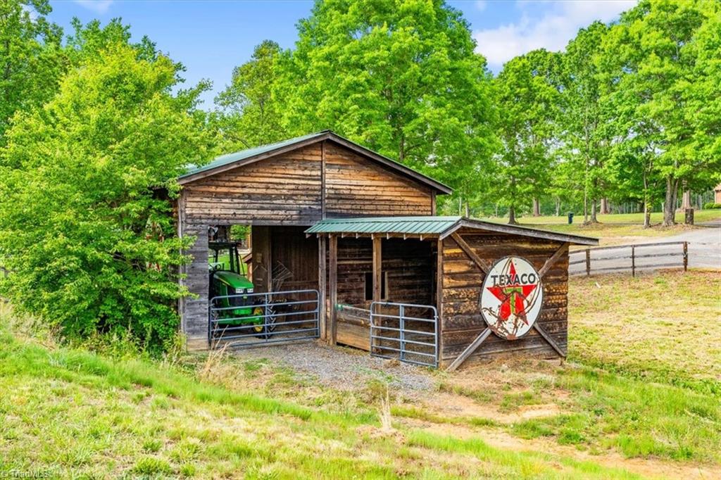 main property photo 41