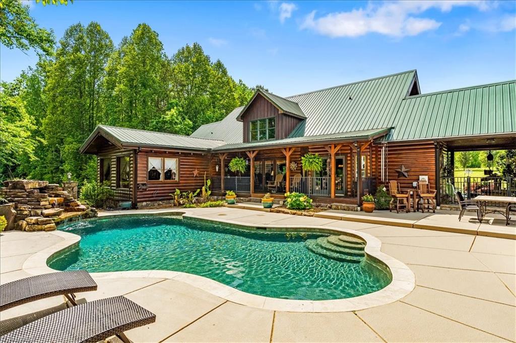 main property photo 6