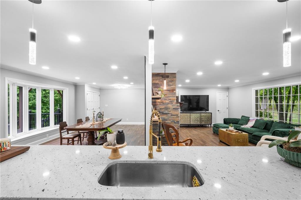 property viewer photo 12