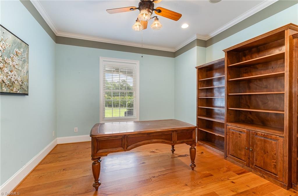 main property photo 28