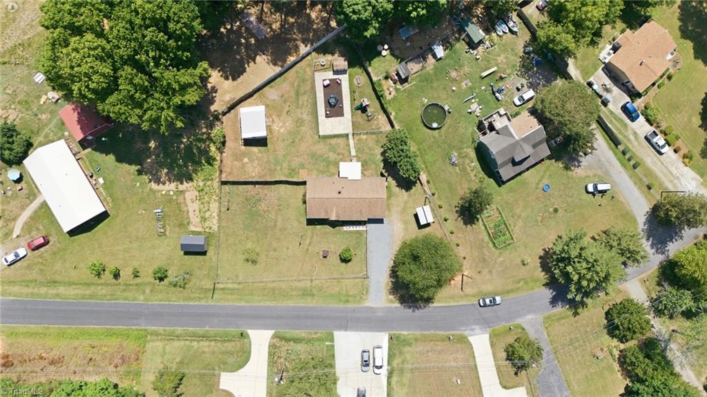 main property photo 40