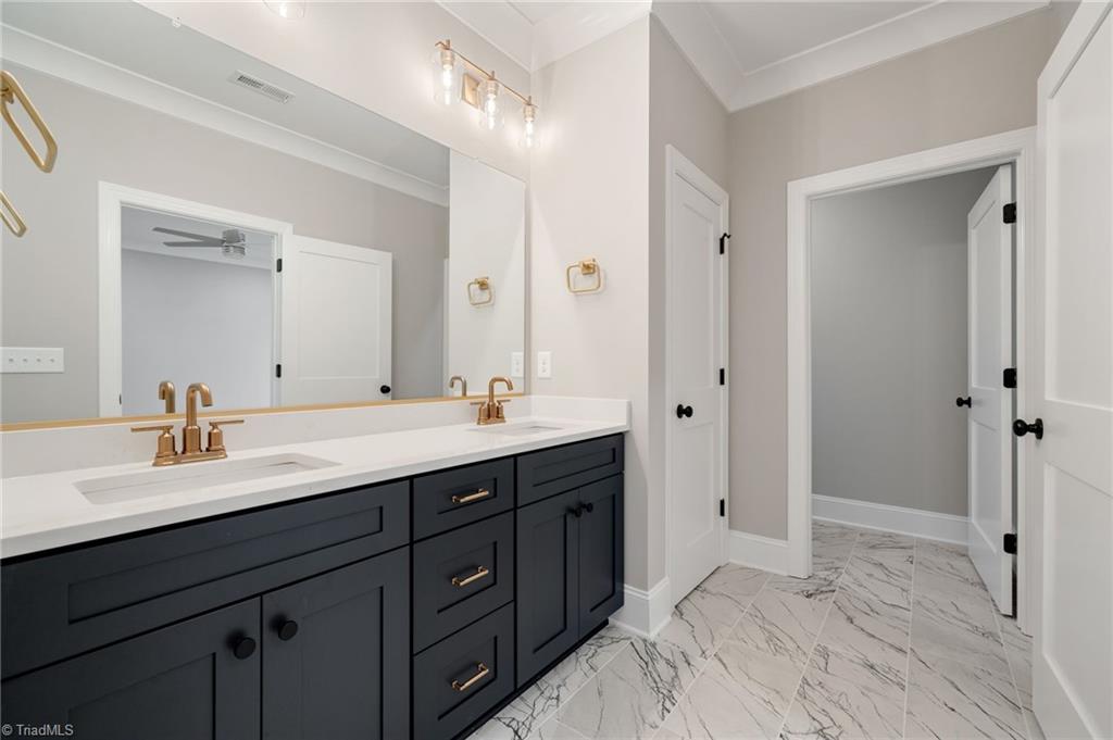 property viewer photo 18