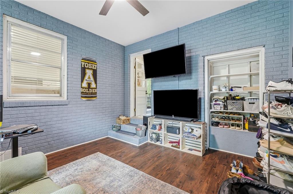 property viewer photo 11