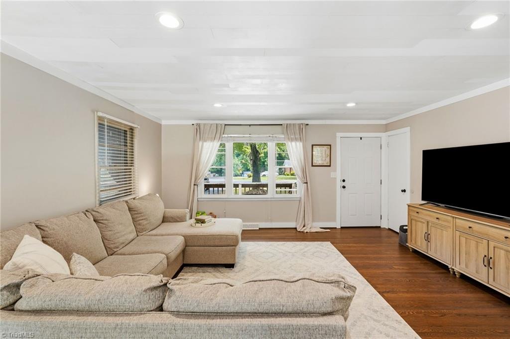 property viewer photo 3