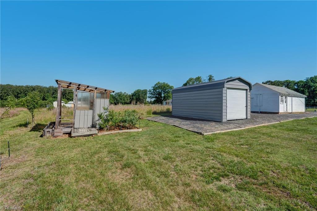 main property photo 32