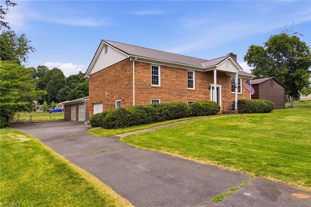 main property photo 28