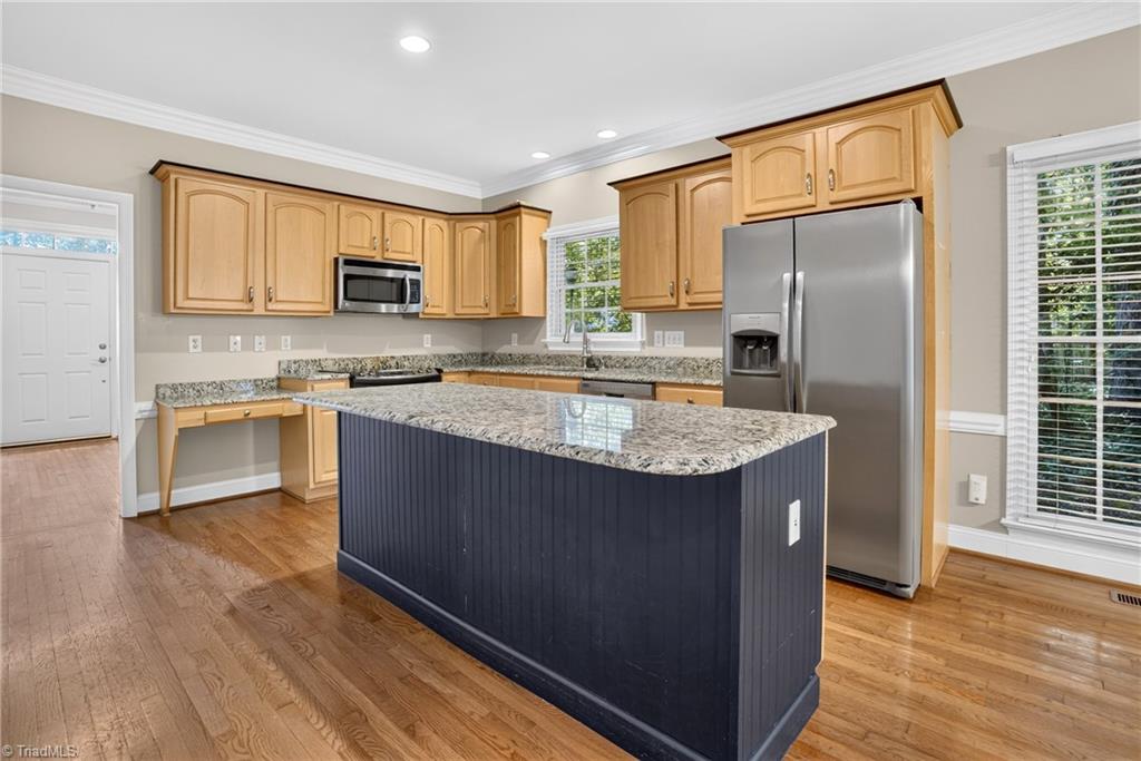 main property photo 9